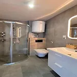 Comfortable Homes, Right By The Holiday home Sianozety