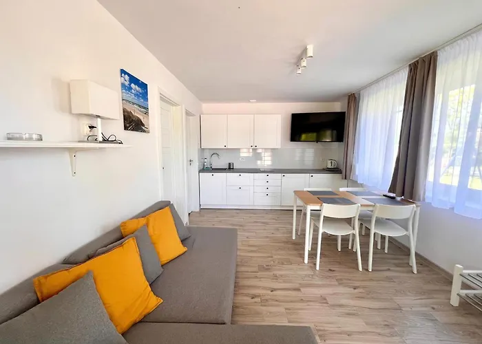 Comfortable Homes, Right By The Hébergement de vacances