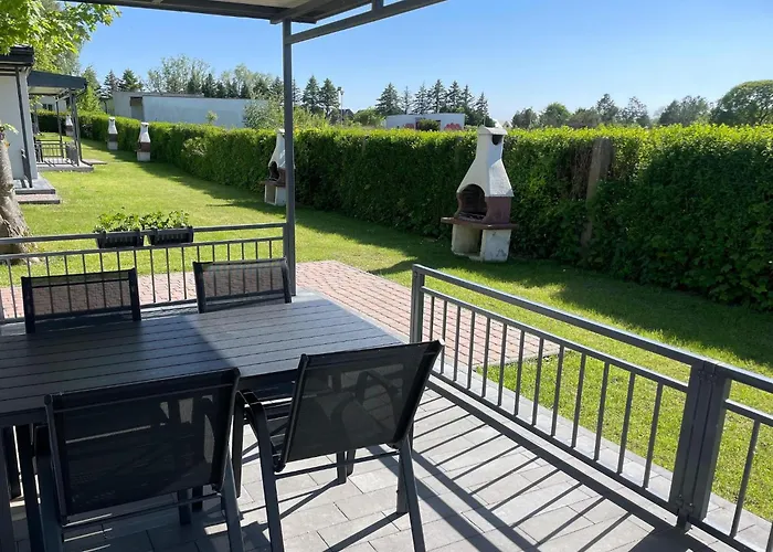 Comfortable Homes, Right By The Hébergement de vacances *