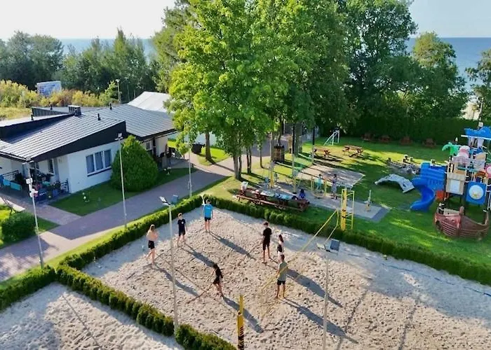 Comfortable Homes, Right By The Hébergement de vacances *